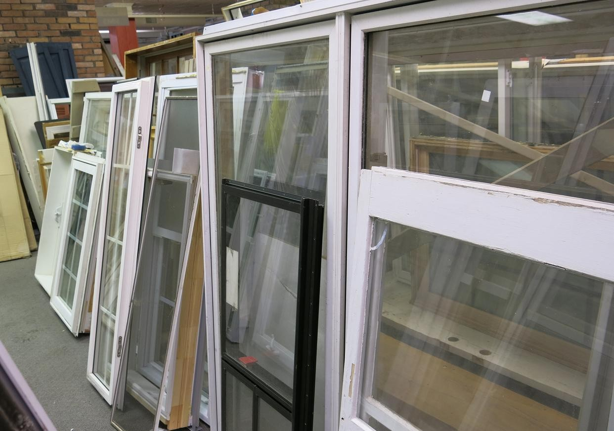 揭秘小区废旧门窗回收：日赚千元，低投入高回报的冷门创业秘籍！