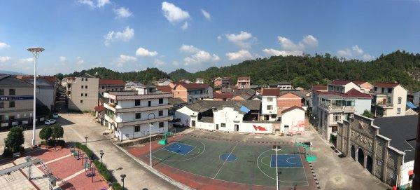 东阳夏屠村十年巨变：从粪缸遍地到淘宝村崛起，仿古门窗产业领跑